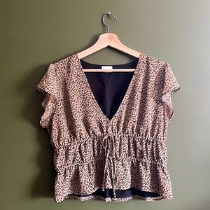 Flutter sleeve crop v neck leopard print top